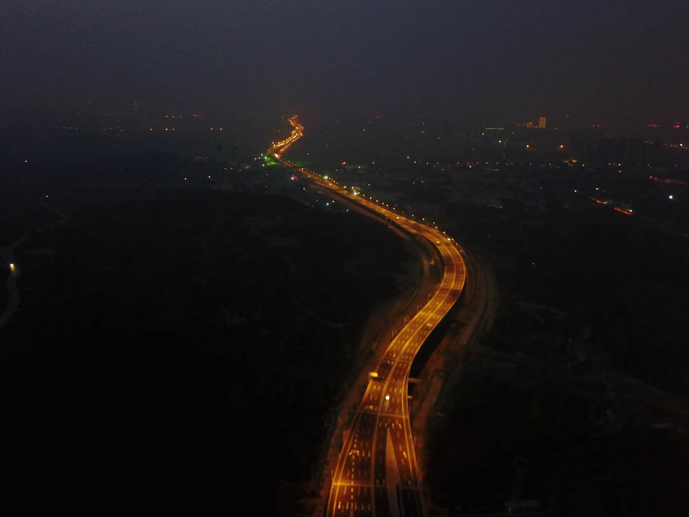 濟(jì)廣高速濟(jì)南連接線(xiàn)段店立交至繞城南線(xiàn)路(鳳凰山至南繞城段)工程效果圖片2.jpg 濟(jì)廣高速濟(jì)南連接線(xiàn)段店立交至繞城南線(xiàn)路(鳳凰山至南繞城段)工程效果圖片2.jpg